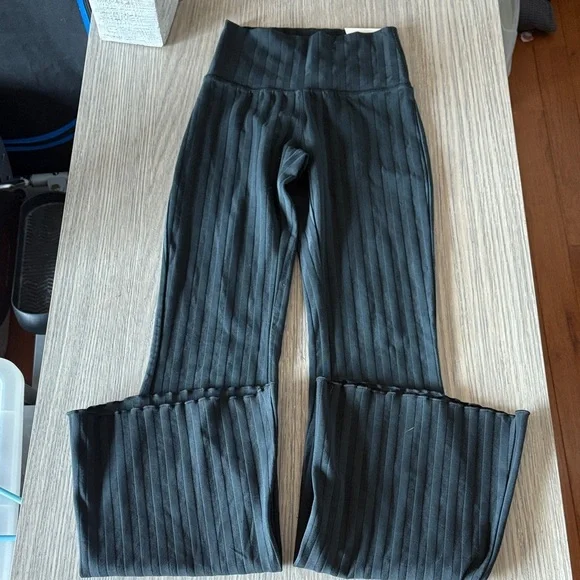 Aerie OFFLINE OG Flare Pants Ribbed High Rise Black XS NWT - Picture 1 of 6
